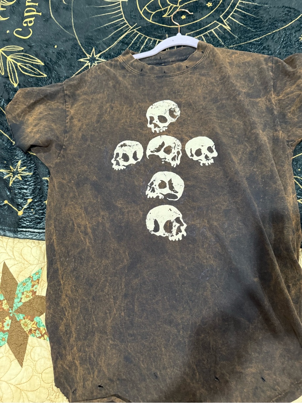 Pebbee forevee size M skull cross destroyed side slit shirt